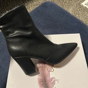 New never worn Jessica Simpson ankle boots. They stretch! Comfortable wear!